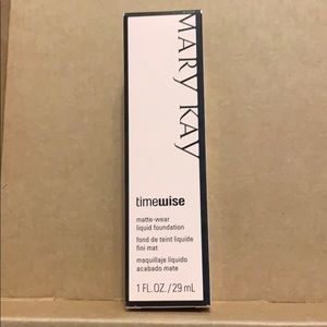 Mary Kay Matte-Wear Liquid Foundation Beige 1
